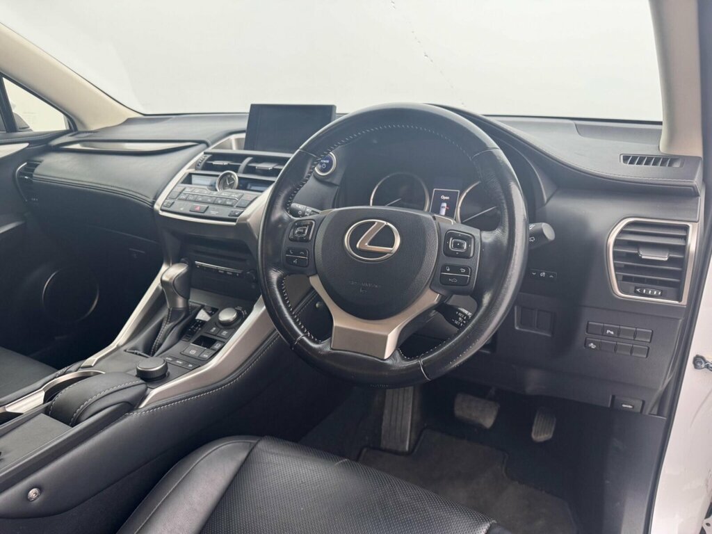 Lexus NX 300H Luxury Silver #9