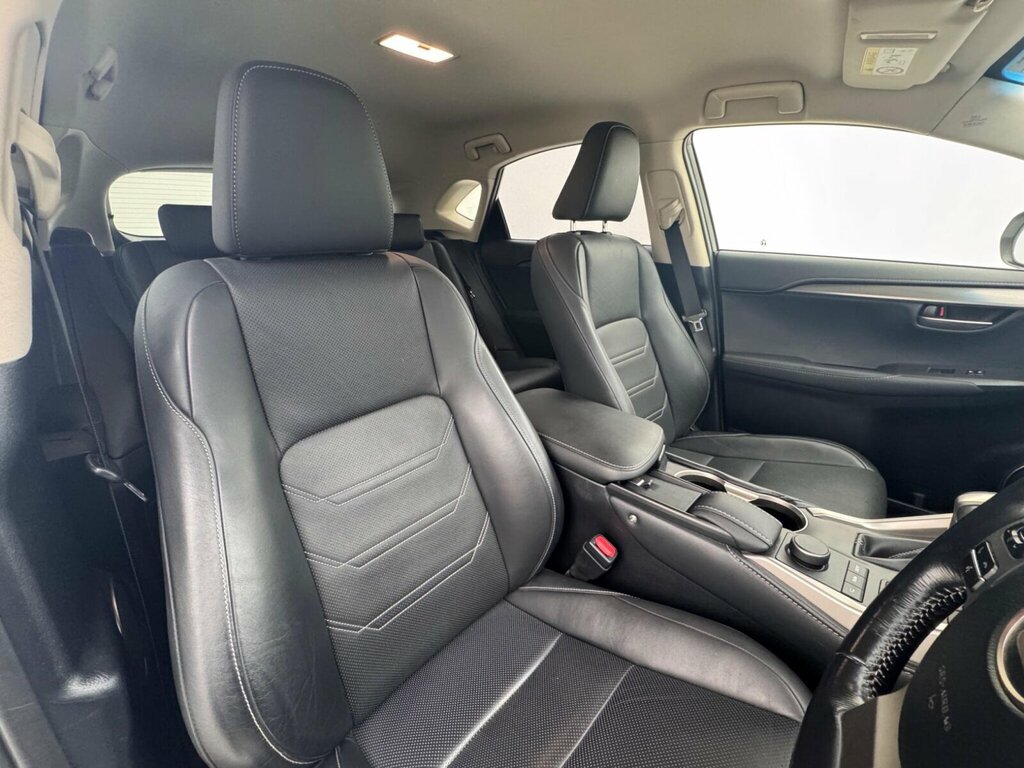 Lexus NX 300H Luxury Silver #10