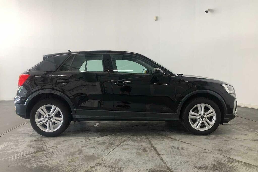 Audi Q2 Sport 30 Tfsi 110 Ps 6-Speed Black #4
