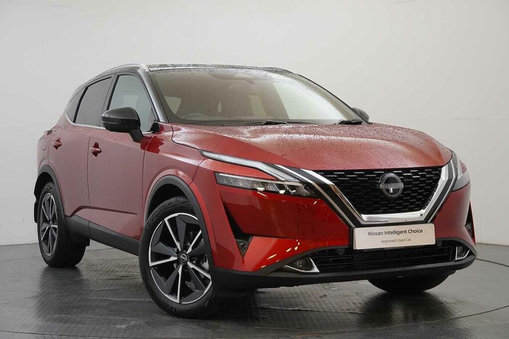 Nissan Qashqai 1.3 Dig-t Mh 140 Tekna With Glass Roof And Drive A Red