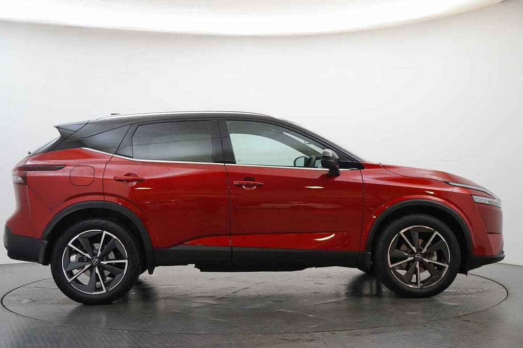 Nissan Qashqai 1.3 Dig-t Mh 140 Tekna With Glass Roof And Drive A Red #6