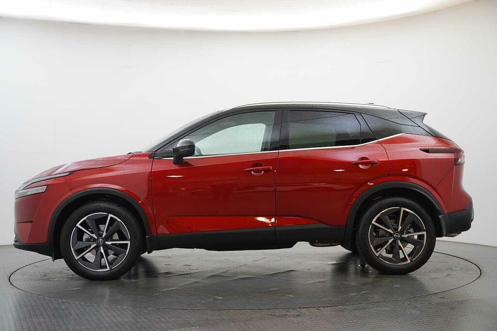 Nissan Qashqai 1.3 Dig-t Mh 140 Tekna With Glass Roof And Drive A Red #5