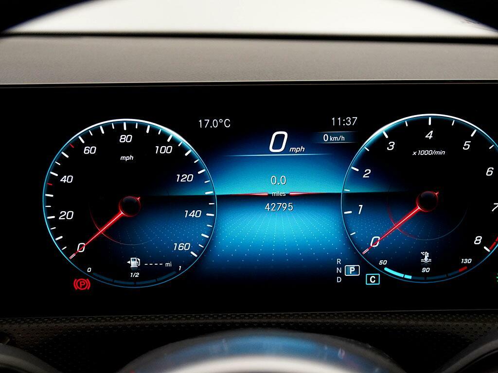 Mercedes-Benz CLA Class Cla 200 Amg Line Executive Black #4