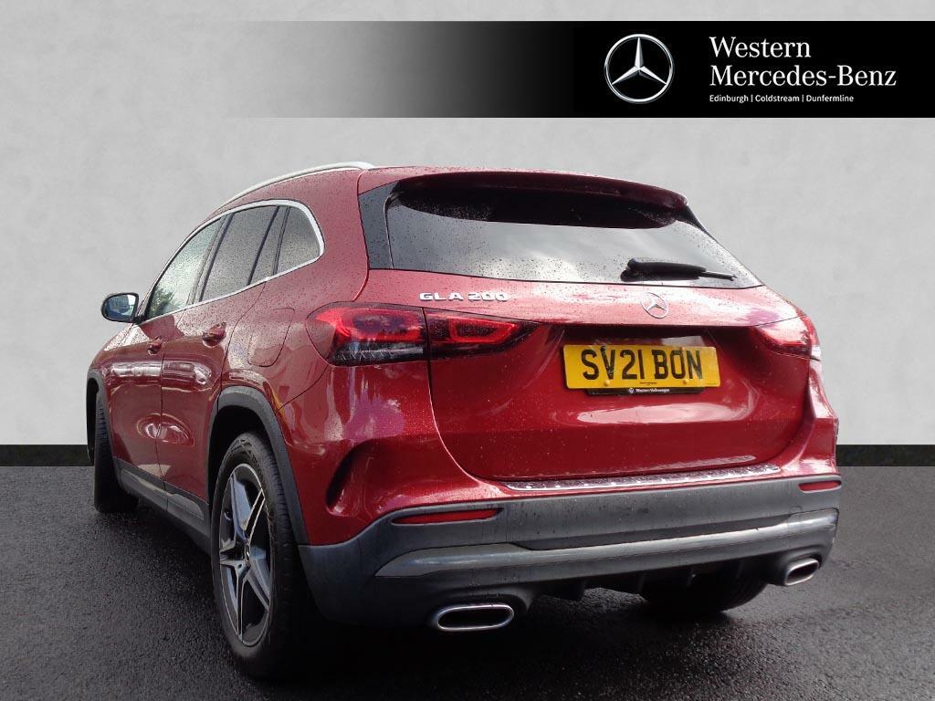 Mercedes-Benz GLA Class Gla 200 Amg Line Red #2
