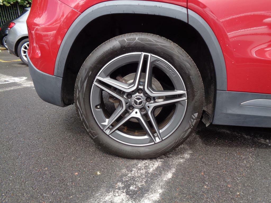 Mercedes-Benz GLA Class Gla 200 Amg Line Red #6