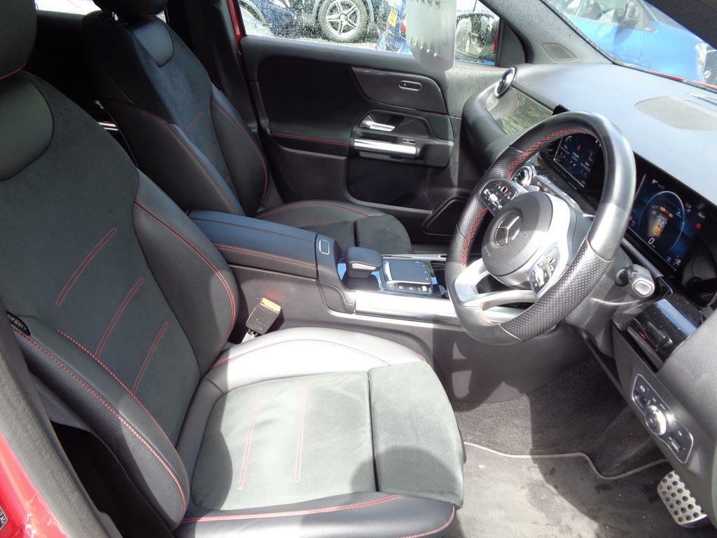 Mercedes-Benz GLA Class Gla 200 Amg Line Red #3