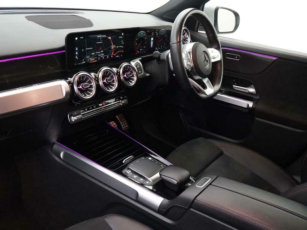 Mercedes-Benz GLB Class Glb 200 Amg Line Premium White #3