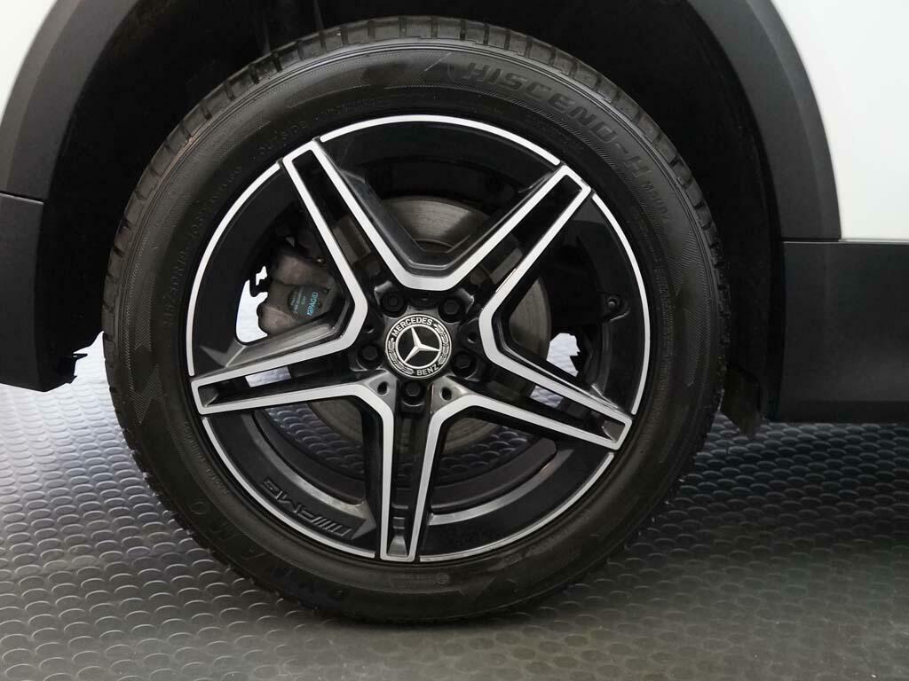 Mercedes-Benz GLB Class Glb 200 Amg Line Premium White #6