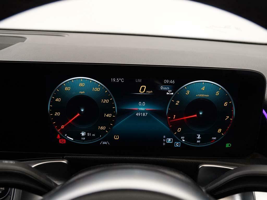 Mercedes-Benz GLB Class Glb 200 Amg Line Premium White #4