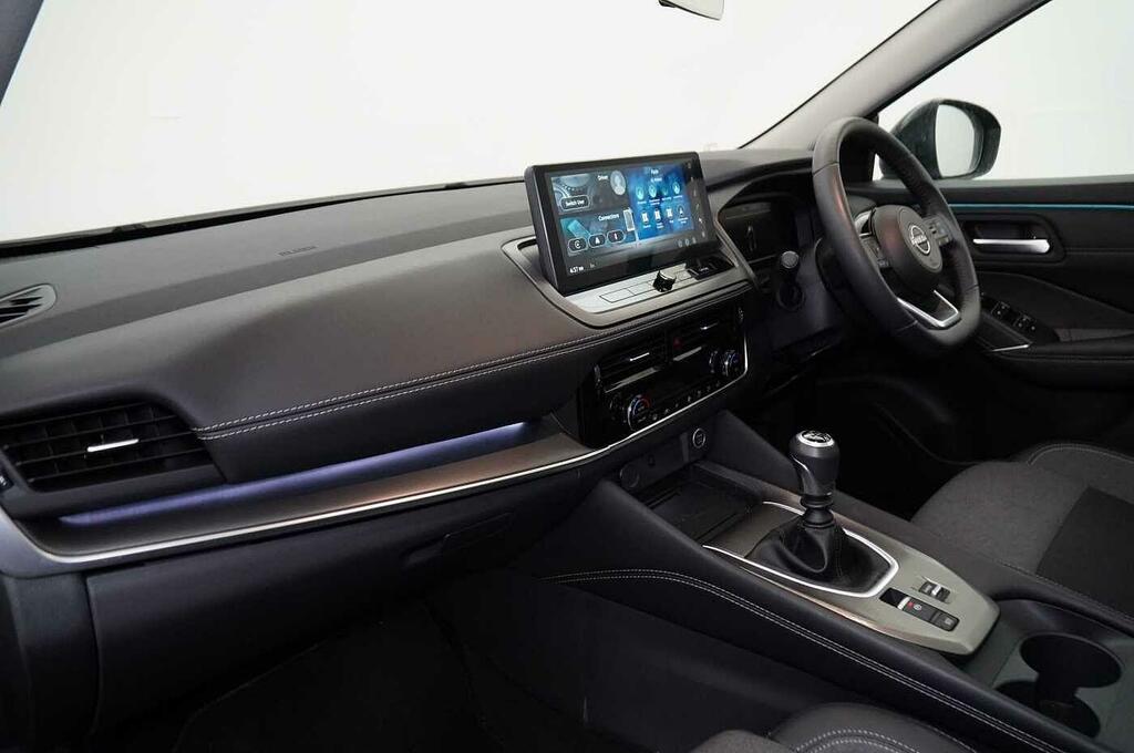 Nissan Qashqai 1.3 Dig-t Mh 140 N-connecta With Glass Roof Pack SM75DCX Black #2