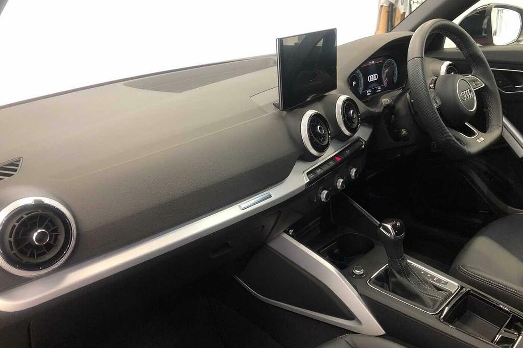 Audi Q2 Black Edition 35 Tfsi 150 Ps S Tronic SN25AZY Red #2