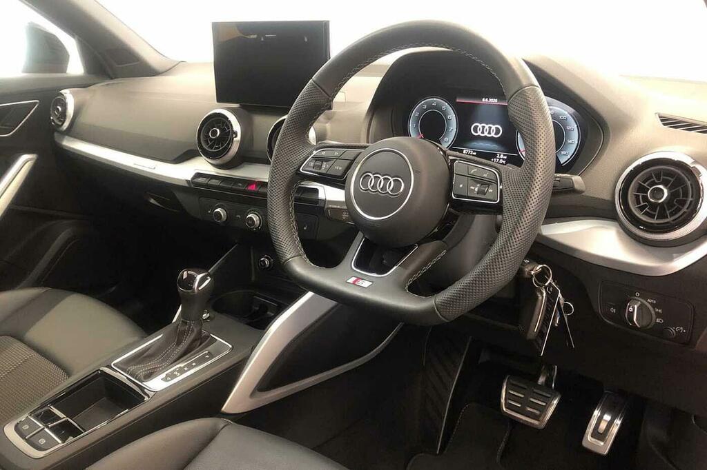 Audi Q2 Black Edition 35 Tfsi 150 Ps S Tronic SN25AZY Red #6