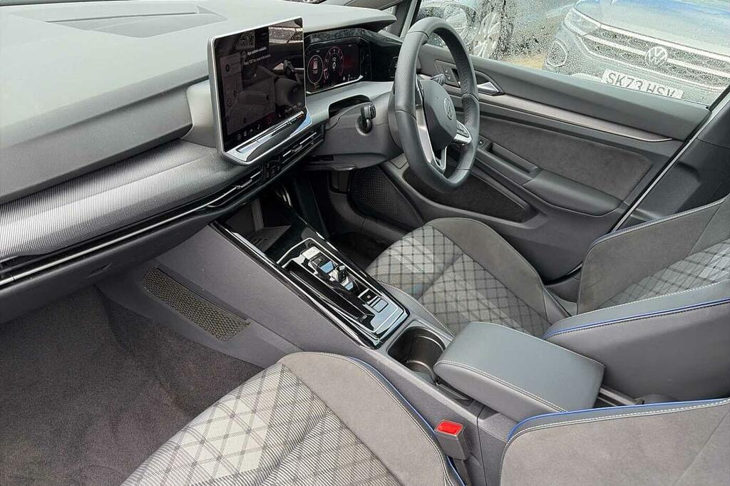 Volkswagen Golf 1.5 Etsi 150 Black Edition Dsg ST25YOC White #2