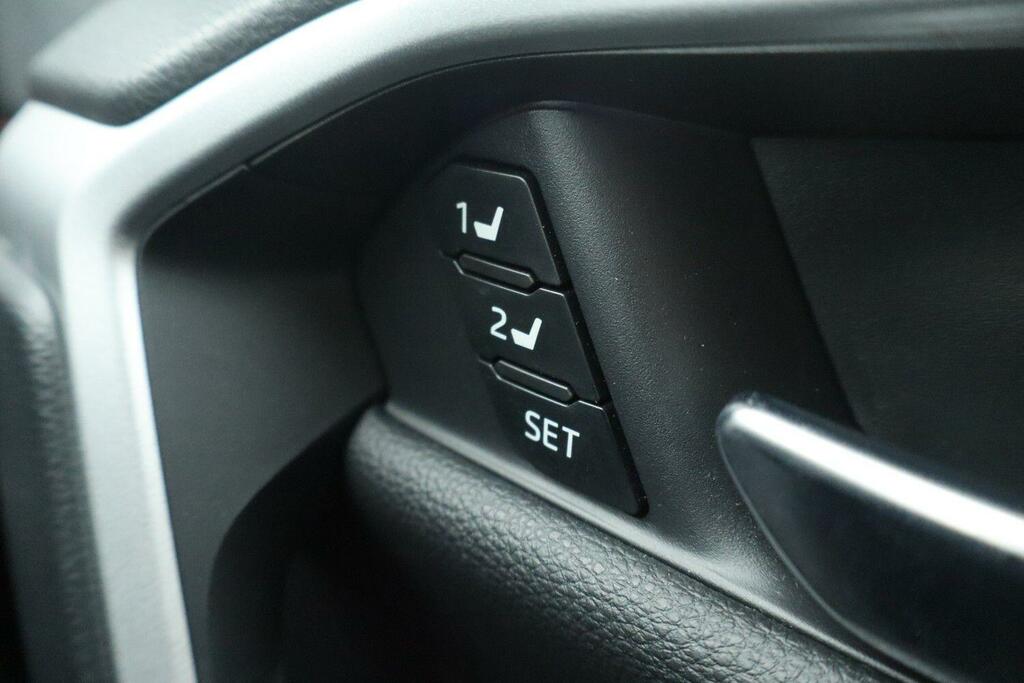 Toyota Rav 4 Dynamic White #18