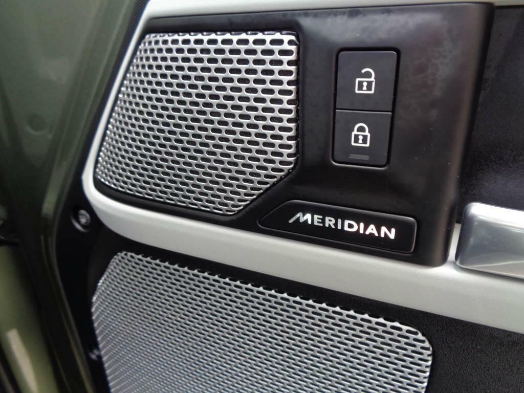 Land Rover Defender X-dynamic Hse White #22