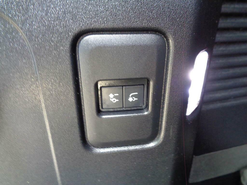 Land Rover Defender X-dynamic Hse White #32