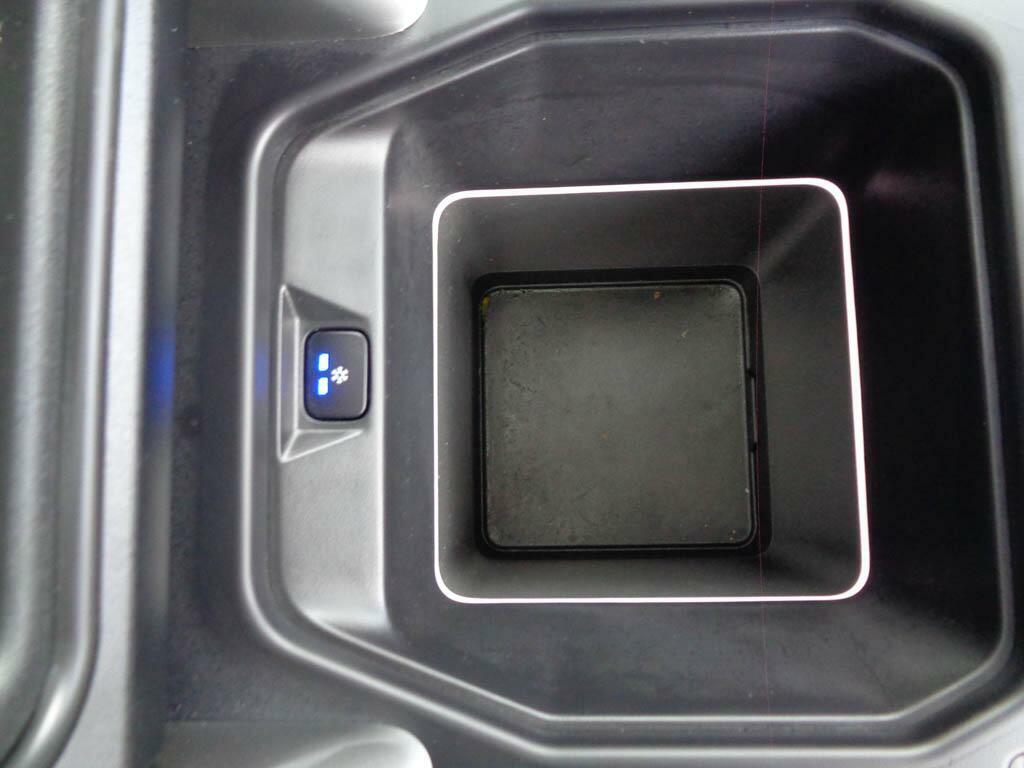 Land Rover Defender X-dynamic Hse White #24