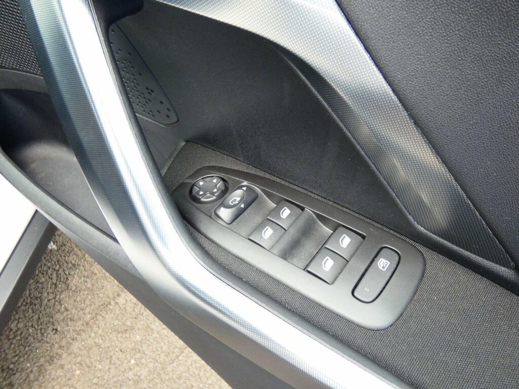 Peugeot 2008 1.2 Puretech Active Grey #35