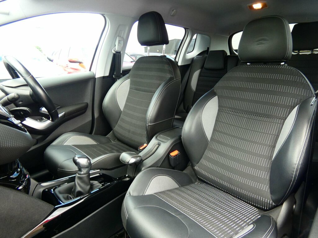 Peugeot 2008 1.2 Puretech Active Grey #45