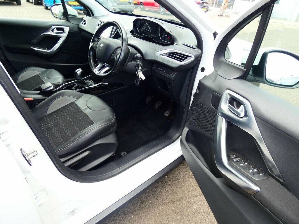 Peugeot 2008 1.2 Puretech Active Grey #52