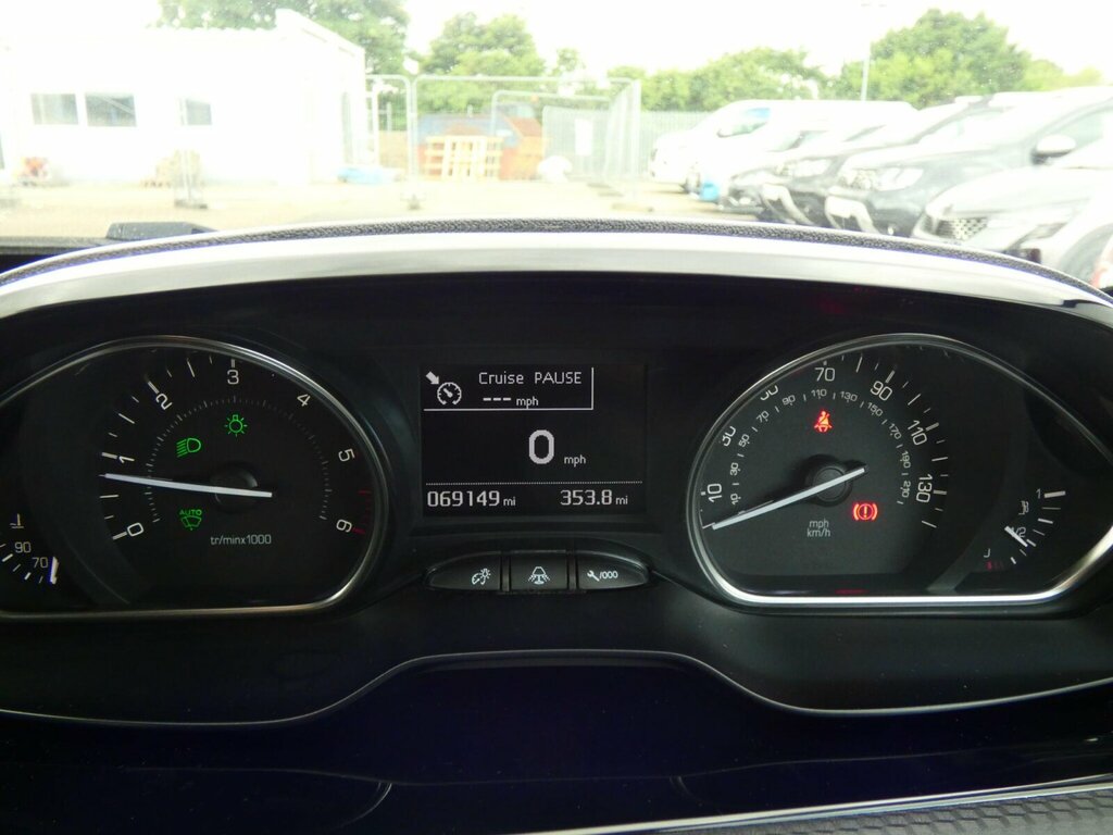 Peugeot 2008 1.2 Puretech Active Grey #39