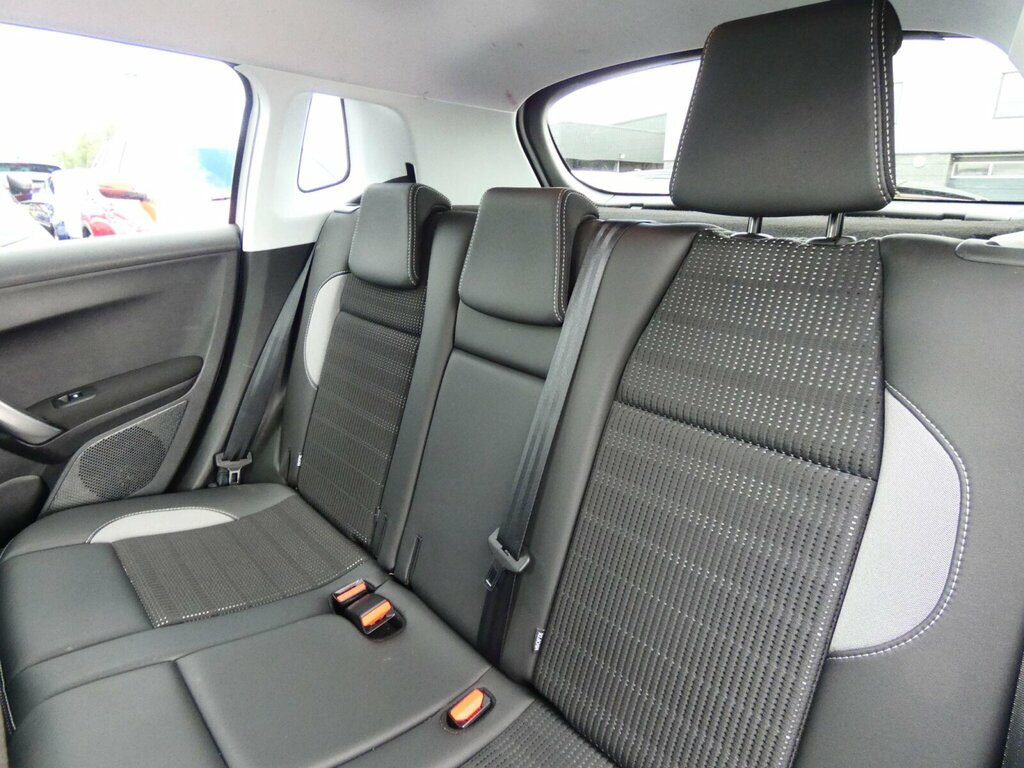 Peugeot 2008 1.2 Puretech Active Grey #13