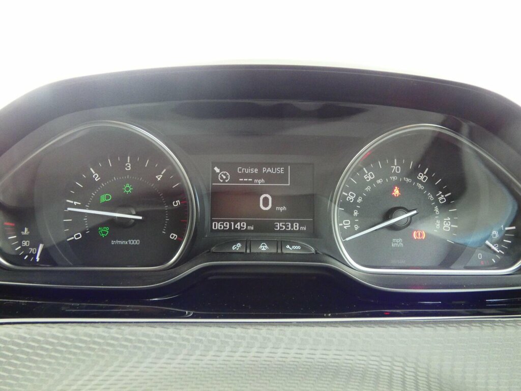 Peugeot 2008 1.2 Puretech Active Grey #40