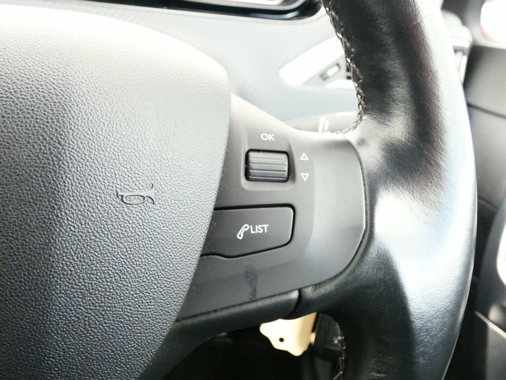 Peugeot 2008 1.2 Puretech Active Grey #29