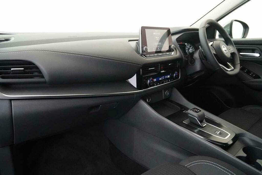 Nissan Qashqai 1.3 Dig-t Mh 158 Acenta Premium X-tronic With White #2