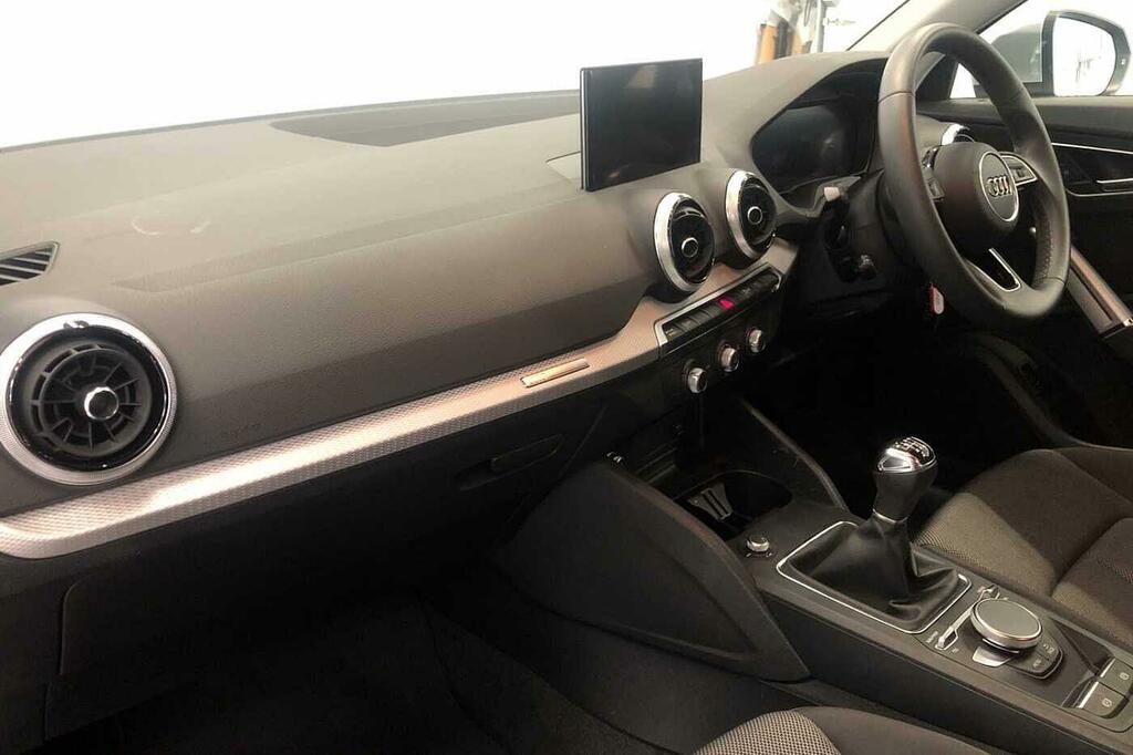 Audi Q2 Sport 35 Tfsi 150 Ps 6-Speed Silver #2