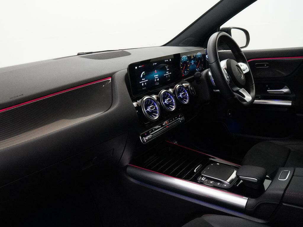 Mercedes-Benz GLA Class Gla 200 D Amg Line Premium Black #3