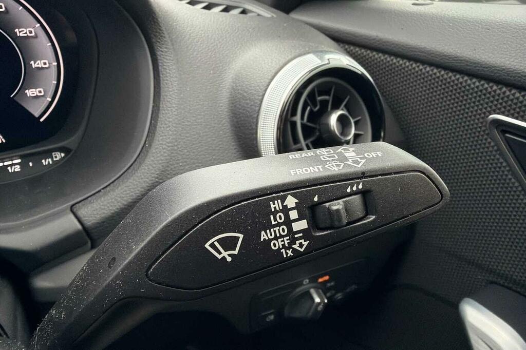 Audi Q2 35 Tfsi Black Edition S Tronic Tech Black #35