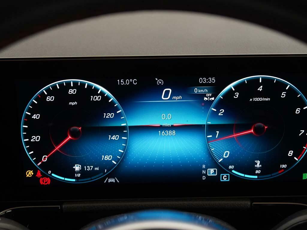 Mercedes-Benz GLA Class Gla 200 Amg Line Executive Blue #4