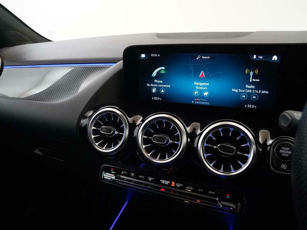 Mercedes-Benz GLA Class Gla 200 Amg Line Executive Blue #5