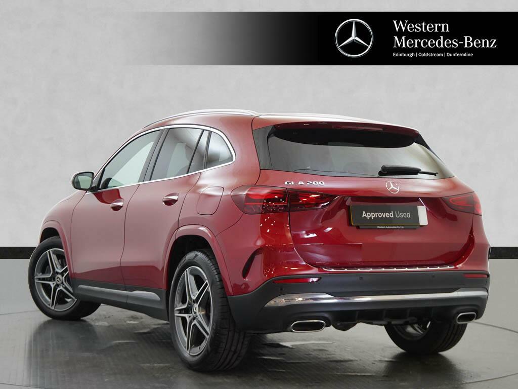 Mercedes-Benz GLA Class Gla 200 Amg Line Executive Red #2