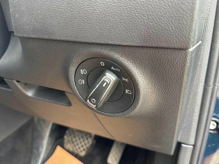 Skoda Karoq Edition Black #15