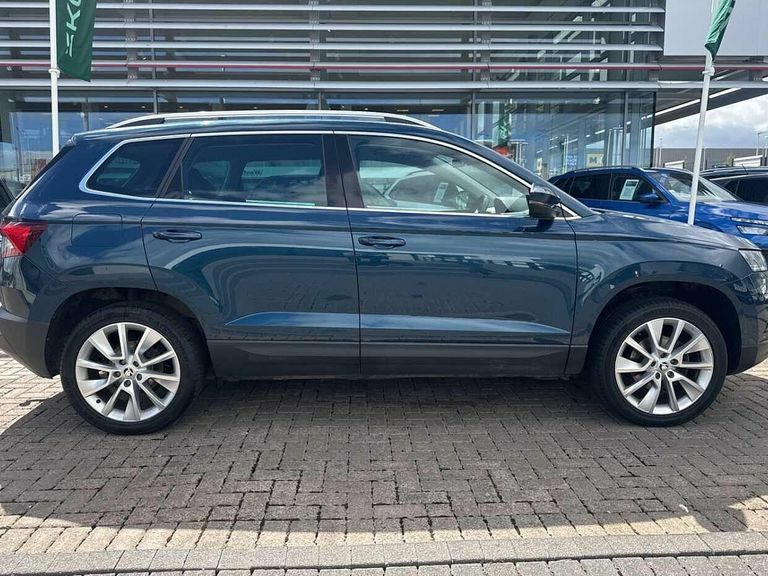 Skoda Karoq 1.5 Tsi Se L Dsg Black #4