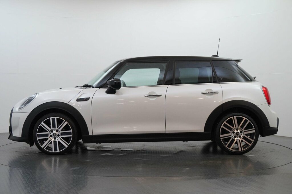 Mini Hatch 5-Door Hatch Cooper S Exclusive ST24HKY White #4