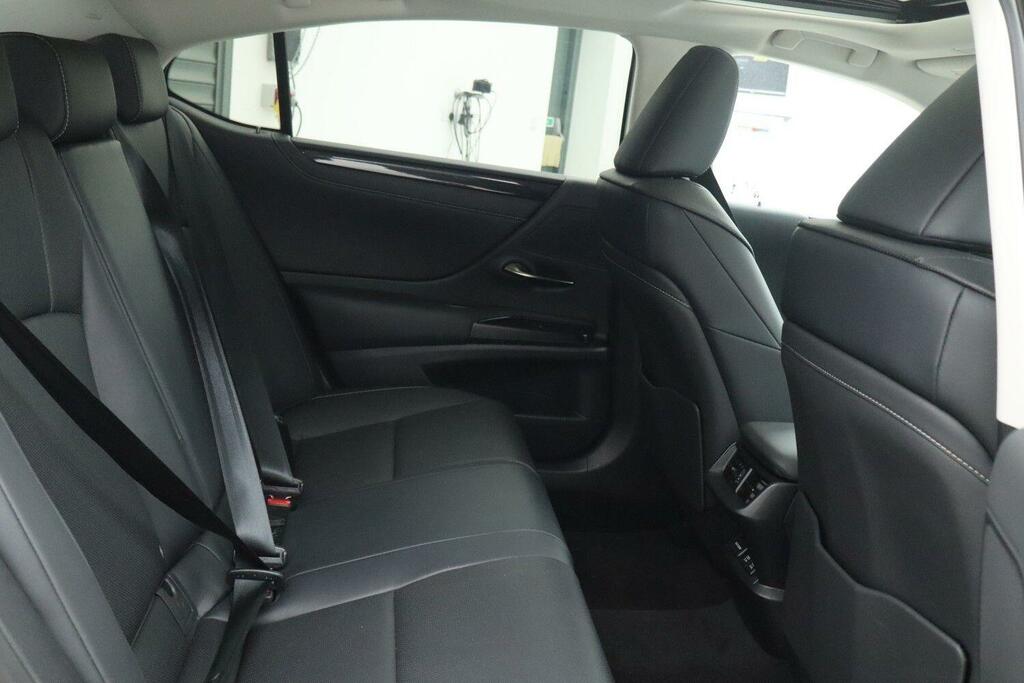 Lexus ES 300H 2.5 Cvt Red #15