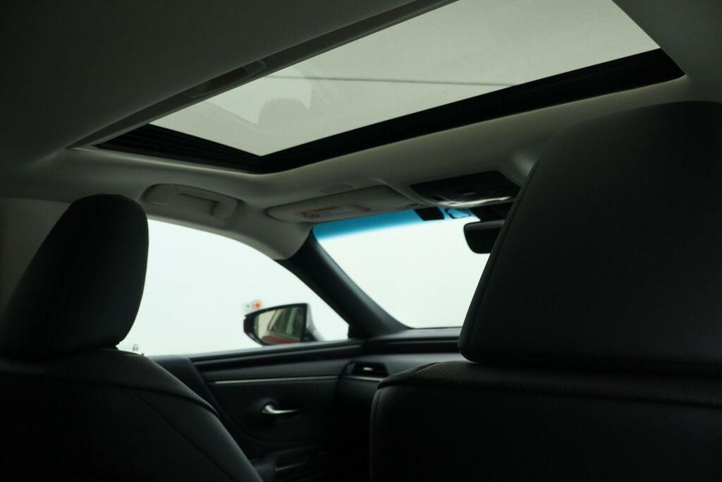 Lexus ES 300H 2.5 Cvt Red #16
