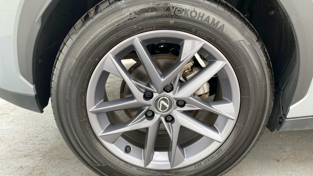 Lexus LBX 1.5 Vvt-ie Premium Plus Design E-cvt Euro 6 Ss Yellow #24
