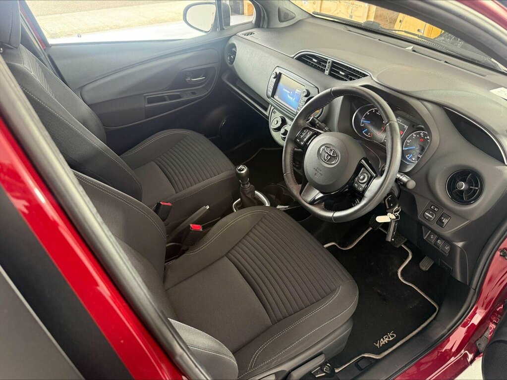 Toyota Yaris Hatchback Red #7