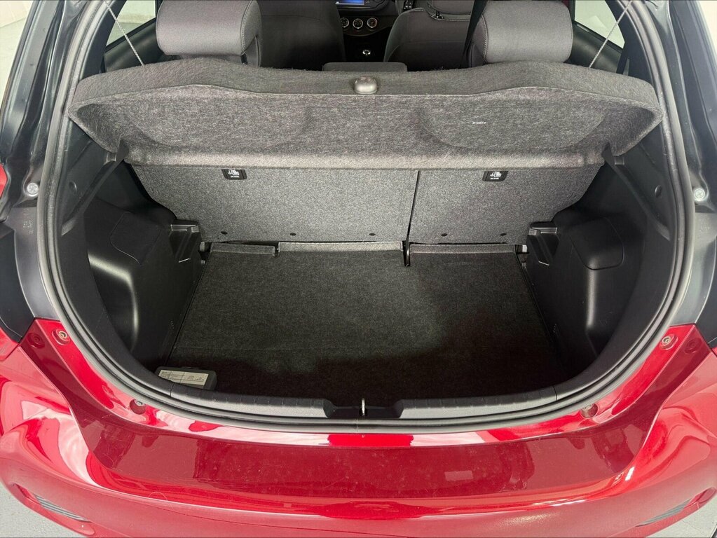 Toyota Yaris Hatchback Red #15