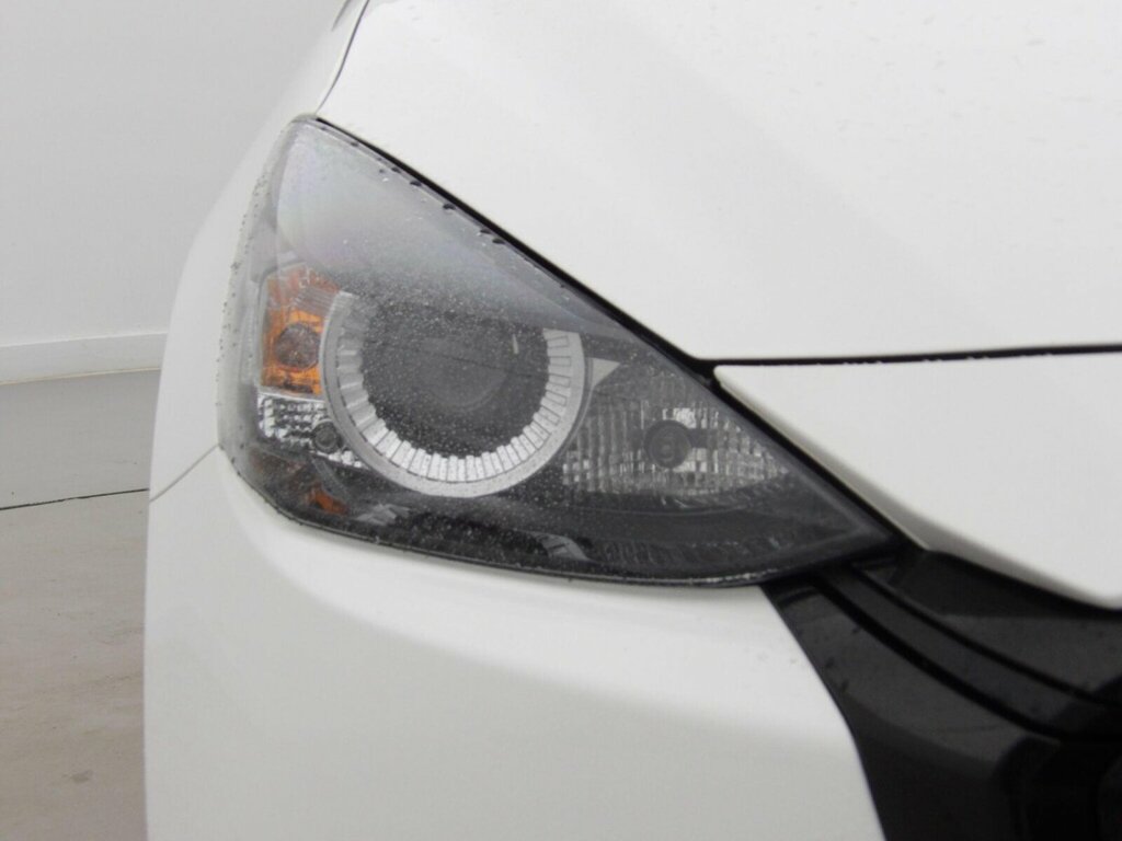 Mazda 2 1.5 Skyactiv-g Centre-line Euro 6 Ss White #3