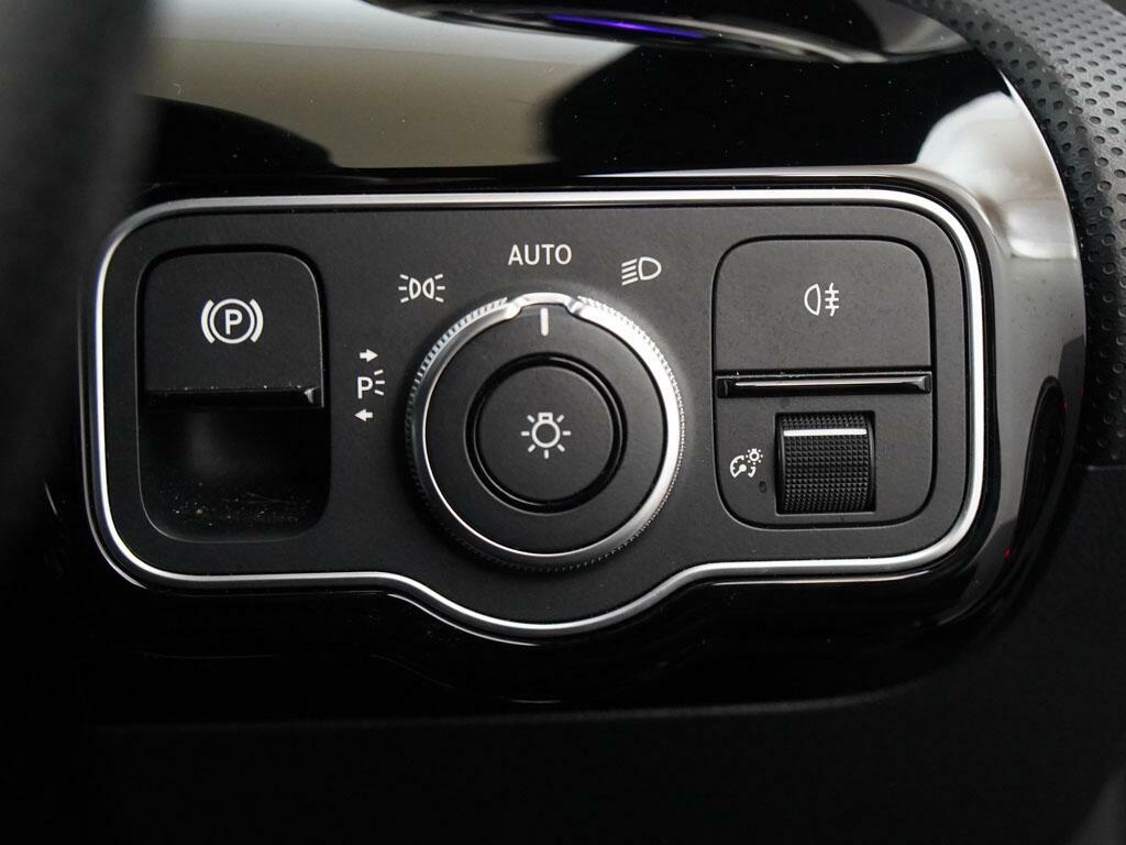 Mercedes-Benz CLA Class 220D Amg Line Executive Tip White #30