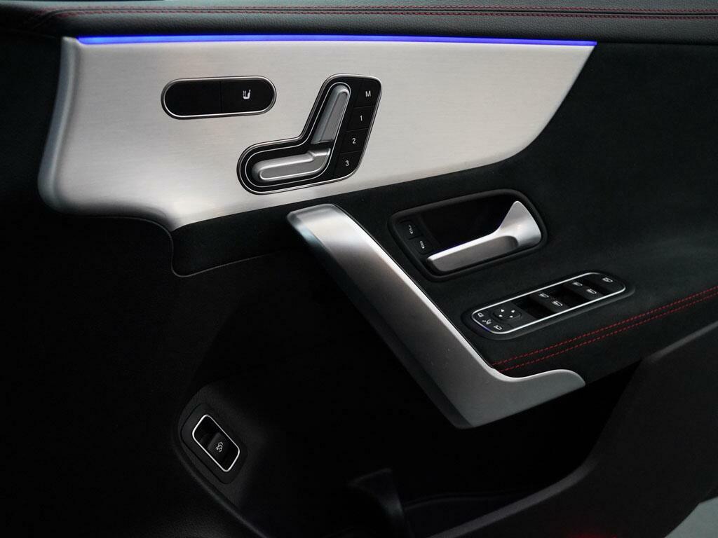 Mercedes-Benz CLA Class 220D Amg Line Executive Tip White #31