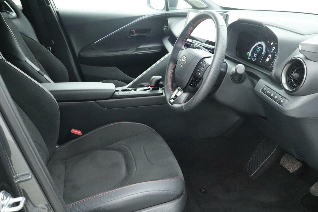 Toyota C-Hr Excel White #12