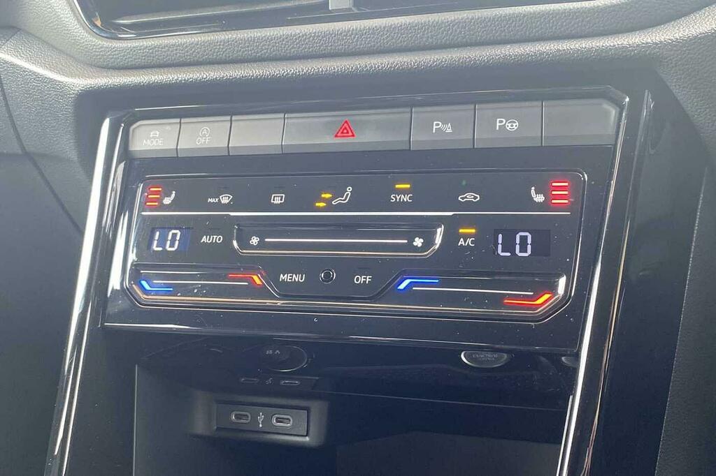 Volkswagen T-Roc R-line Black #16
