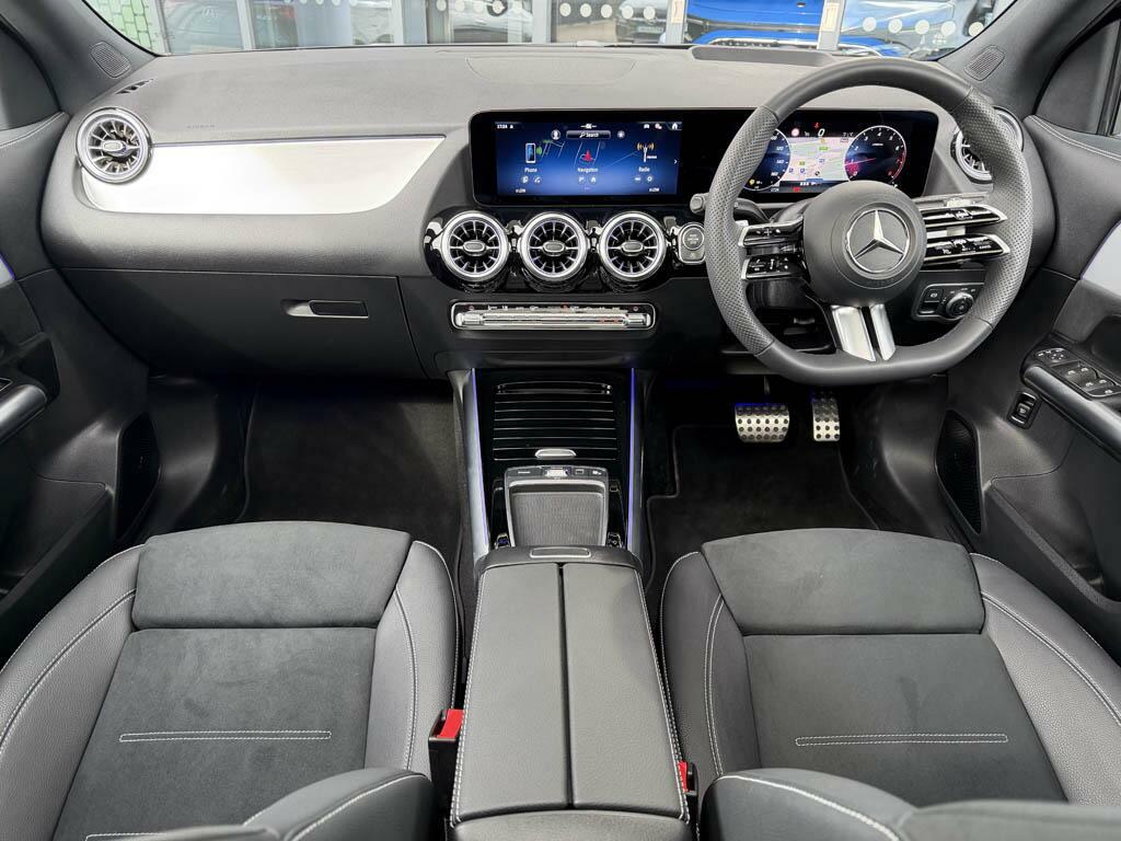 Mercedes-Benz GLA Class Gla 200 Amg Line Premium Plus Black #5