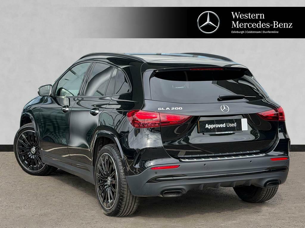 Mercedes-Benz GLA Class Gla 200 Amg Line Premium Plus Black #2